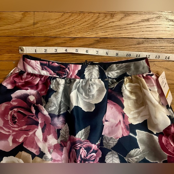 NWT Speechless floral flare mini skirt - Picture 4 of 9